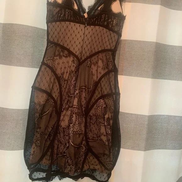 Black lace dress - Picture 3 of 6